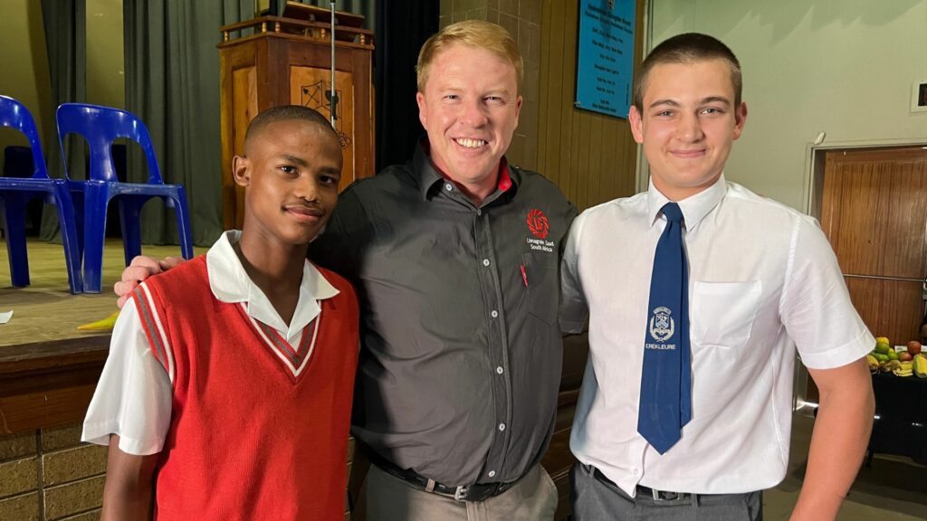 G.P. van Rheede van Oudtshoorn, a globe-trotting motivational speaker, empowers young minds at Food For Mzansi’s 2024 AgriCareers roadshow in Douglas. His message? Hard work and strong connections pave the path to success. Photo: Ivor Price/Food For Mzansi