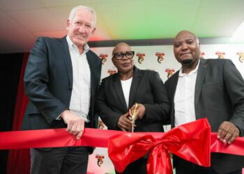 Black Cat finds a new home in Chamdor, Krugersdorp, thanks to a R300-million investment by Tiger Brands. CEO Tjaart Kruger and deputy minister Nomalungelo Gina celebrated the official opening of the state-of-the-art manufacturing facility. Photo: Supplied/Food For Mzansi