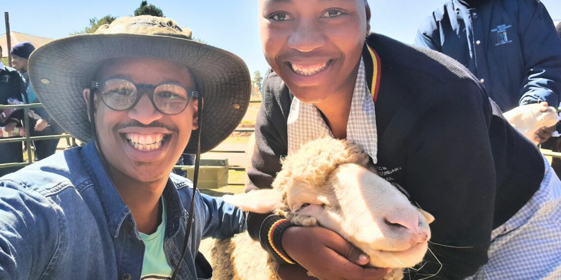 Food For Mzansi’s Duncan Masiwa chats with a curious learner at the AgriCareers roadshow in Tweespruit, Free State. The annual event is sparking interest in diverse agricultural careers. Photo: Trevino Hefca/Food For Mzansi