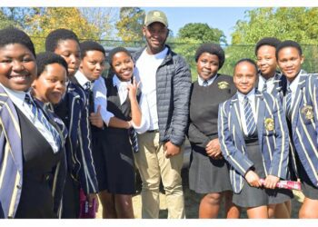 Mzimasi Jalisa, co-owner of Jay Jay Farming in Mthatha, with learners from St John’s College in Mthatha during the Eastern Cape leg of Food For Mzansi’s 2024 AgriCareers roadshow. Photo: Duncan Masiwa/Food For Mzansi