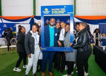 Richard Manzini, CEO of Daybreak Foods, with incoming YES programme candidates, highlighting their commitment to youth empowerment in agriculture. Photo: Supplied/Food For Mzansi