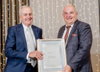 Pieter du Toit’s visionary leadership drives Dutoit Agri’s global expansion and community impact, earning him the 2024 OSH Reinecke Frontrunner Award, presented by Hortgro’s Anton Rabe. Photo: Supplied/Food For Mzansi