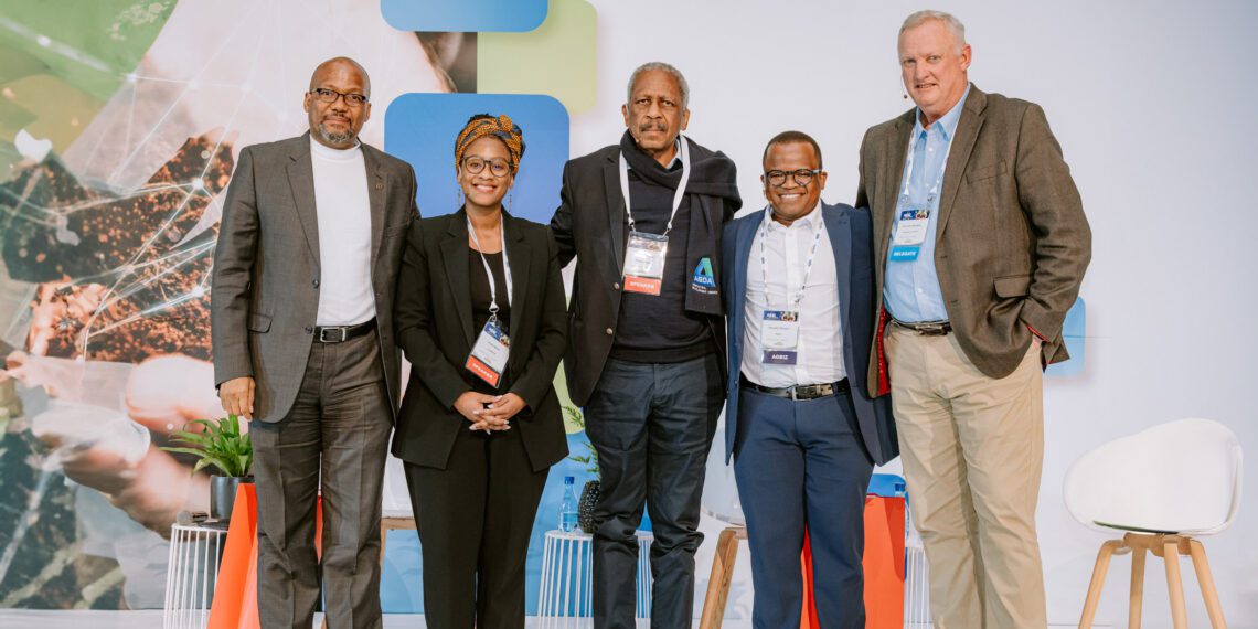 From left to right: Elias Masilela, Thabi Nkosi, Matthews Phosa, Wandile Sihlobo, and Francois Strydom. Photo: Supplied/Food For Mzansi