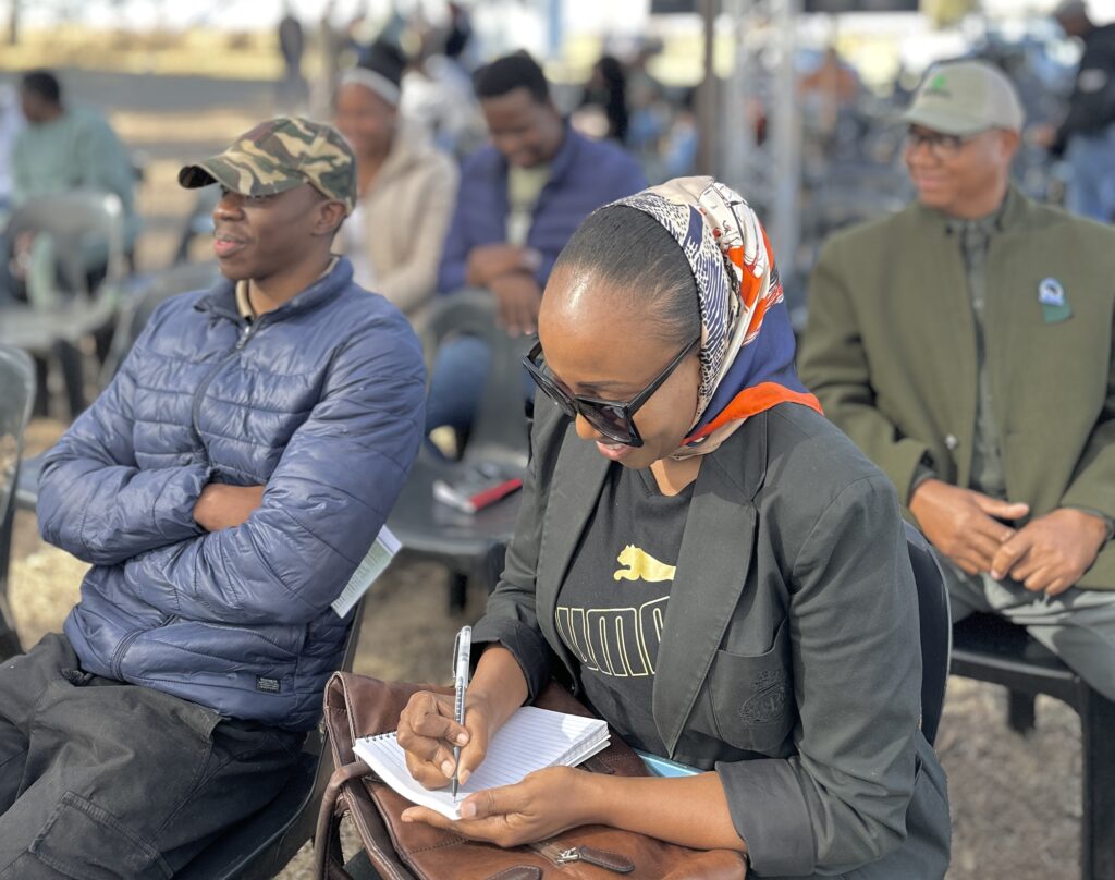 With notepads in hand, farmers listened intently to experts at Food For Mzansi’s Gauteng farmers’ day, demonstrating their dedication to improving their agricultural skills. Photo: Candice Khumalo/Food for Mzansi