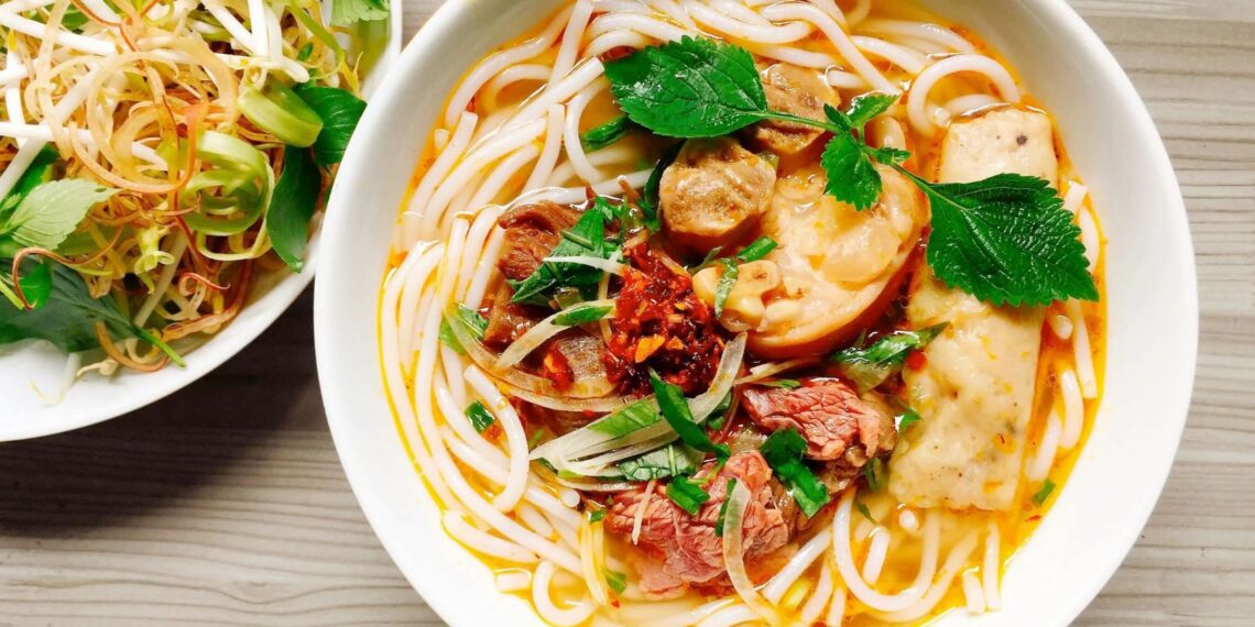Instant noodles are convenient but not particularly nutritious. However, you can add protein and vegetables to noodles to increase their nutritional value. Photo: Pexels
