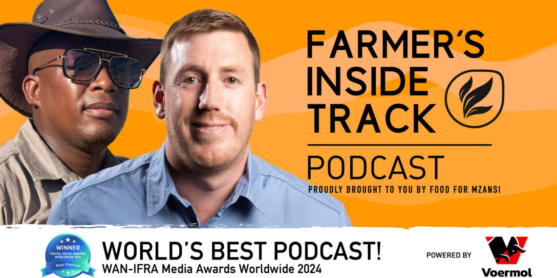 Voermol specialist Dr Josef van Wyngaard and Olerile Lekgetho, a livestock farmer in Taung, North West, share the benefits of using Voermol Feeds' Dundee Lick Concentrate. 
Photo: Food For Mzansi
