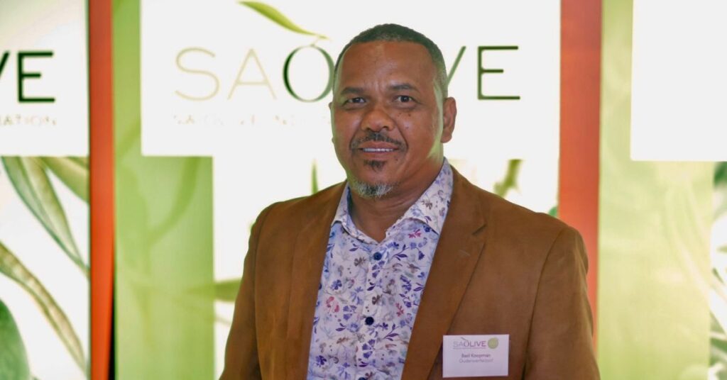 Basil Koopman of Ouderwerfskloof received the prestigious Agri-Worker of the Year award at the 2024 SA Olive Awards, recognised for his exceptional dedication and skill. Photo: Supplied/Food For Mzansi