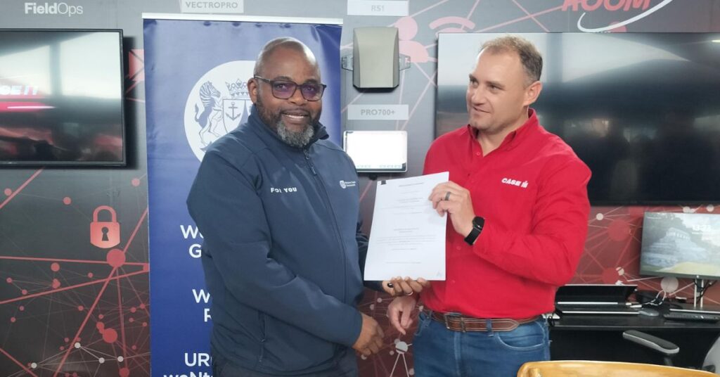 Dr Mogale Sebopetsa and Stephan Nel at the Nampo Cape event, marking the start of a transformative partnership between the Western Cape department of agriculture and CASE IH. Photo: Supplied/Food For Mzansi