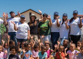A celebration of growth and community: Libstar and The Sprightly Seed volunteers join the Ravensmead Educare Centre children in celebrating their successful partnership in the Western Cape. Photo: Supplied/Food For Mzansi