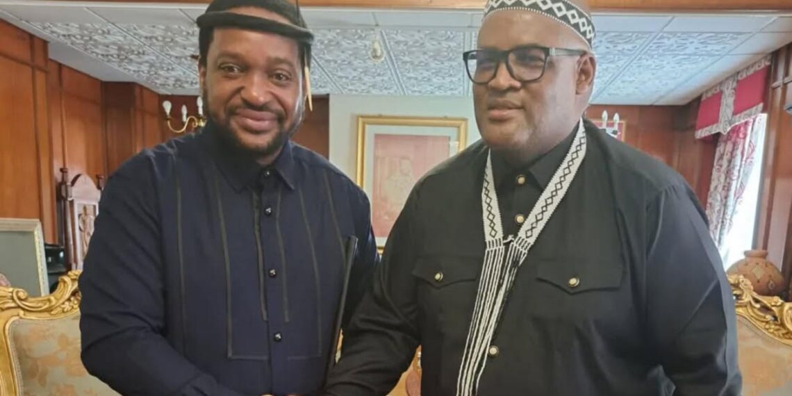 Minister Mzwanele Nyhontso meets with king Misuzulu KaZwelithini over the Ingonyama Trust. Photo: Supplied/Food For Mzansi