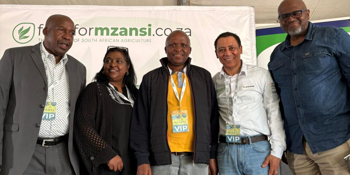From left to right: Renowned farmer David Mthombeni; Leona Archary, CEO of Agda); North West MEC Madoda Sambatha; Mike Tekel, CEO of Seriti Resources Holdings; and Lehlohonolo Chabeli, managing director of Bakgatla-Ba-Kgafela explore the collaborative potential between mining and agriculture to promote long-term rural sustainability and economic growth.
Photo: Meshaan van Wyk/Food For Mzansi