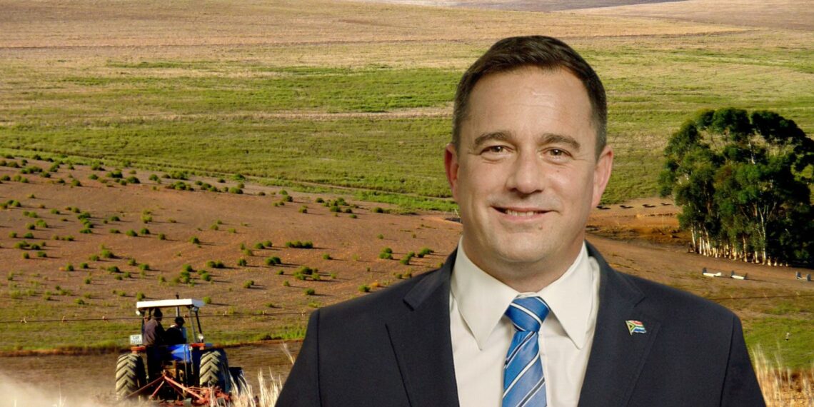 Minister John Steenhuisen pays tribute to the women who feed South Africa. Photo: Food For Mzansi