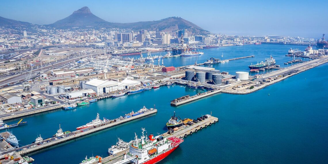 The apple and pear export industry has lost a staggering R1 billion in 2024 due to logistical bottlenecks at Cape Town port.Photo: Skypixels.