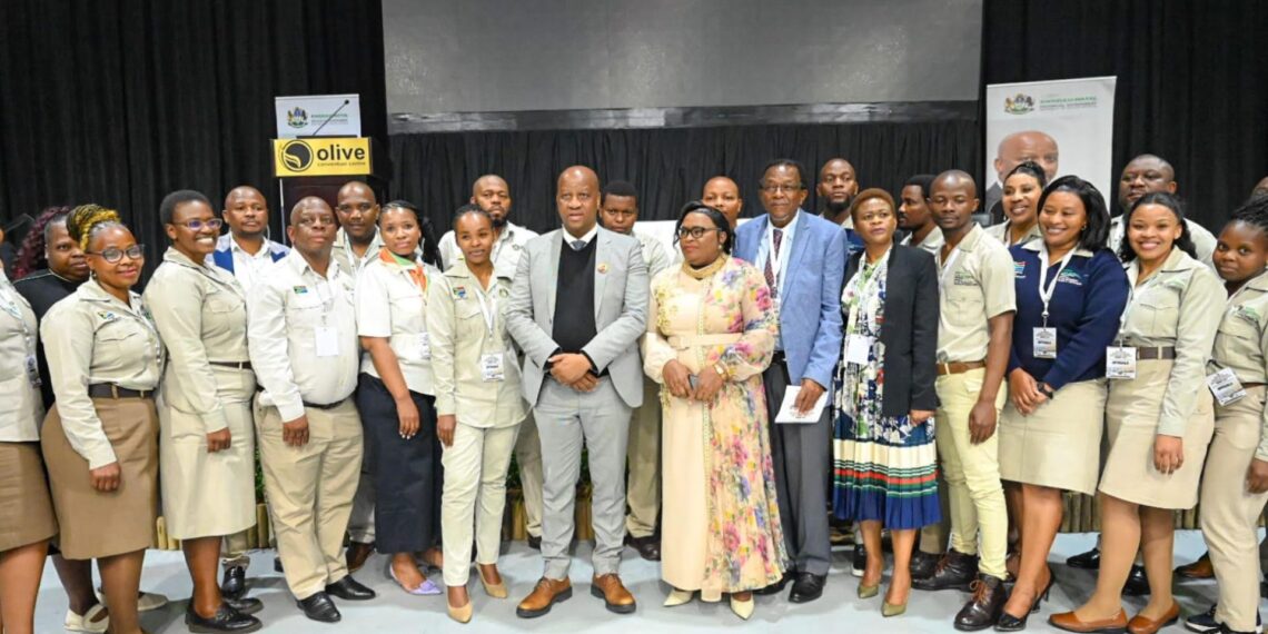 MEC Thembeni kaMadlopha-Mthethwa and KwaZulu-Natal premier Thamsanqa Ntuli with extension officers at the summit in Durban. Photo: Supplied/Food For Mzansi