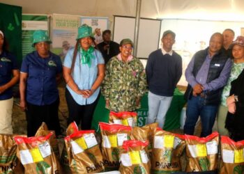 Farmers who attended the pre-planting season information day in Vrede, Free State, with MEC Elzabe Rockman. Photo: Supplied/Food For Mzansi