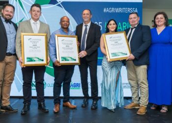 From left to right: Hans Schreuder, Old Mutual; Philip Lourens, Villion Farms; Sydney Claassen, Pinehaven Farms; Daneel Rossouw, Nedbank; Eliza Gerda Beukes, G&E Boerdery; Luke Uys, Old Mutual; Marike Brits, !Xhariep Agricultural Writers SA. Photo: Supplied/Food For Mzansi