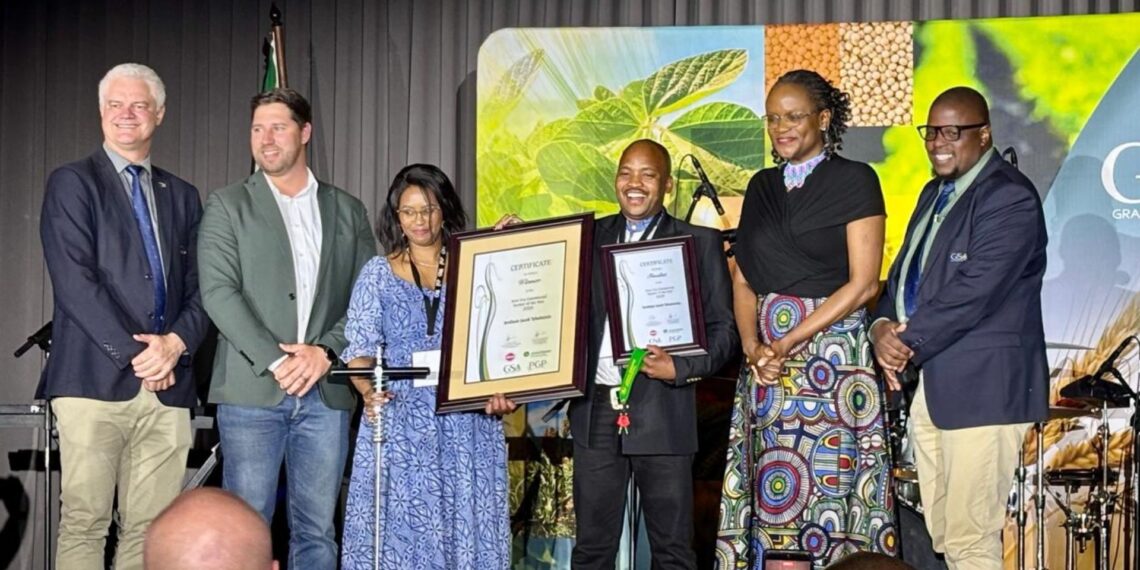 Botlhale Jacob Tshabalala,(third from the right) the Grain SA/ Absa South Africa John Deere Financial New Era Commercial Farmer of the Year. Photo:GrainSA