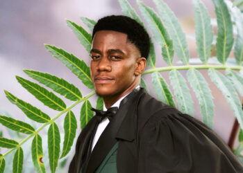 Biochemist Thabo Lesiba Lekgoathi of Sefako Makgatho Health Sciences University blends indigenous wisdom with modern science to uncover the pepper tree’s healing properties. Photo: Gareth Davies.