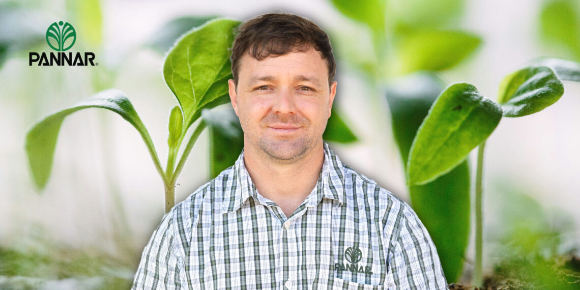 De Bruyn Myburgh, lead agronomist at Pannar Seed, explains how the Panagri™ programme turns farm data into a customised, practical plan for better performance. Photo: Gareth Davies/Food For Mzansi