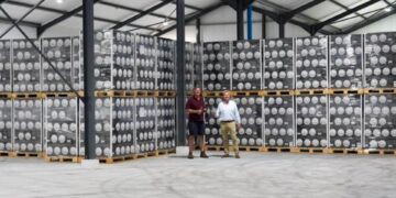 Vergelegen winemaker Luke O’Cuinneagain (left) and managing director Wayne Coetzer (right) toast the opening of the 4 226 m² warehouse. Photo: Supplied/Food For Mzansi