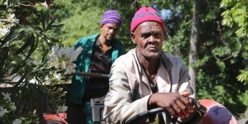 At Koopmanskloof Winery, farmworkers and management engaged through Fairtrade Africa’s DONUTS wine programme, showing how dialogue and collaboration can transform vineyard labour relations. Photo: Supplied/Koopmanskloof