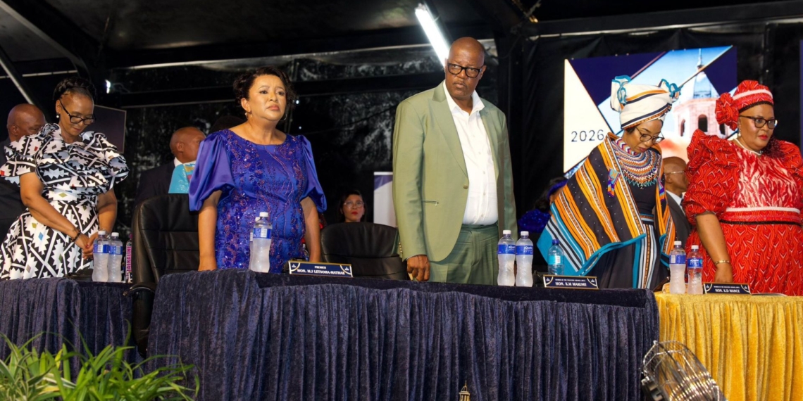 Free State premier MaQueen Letsoha-Mathae (second from left) has called for intensified efforts to fight FMD. photo: Free State Government
