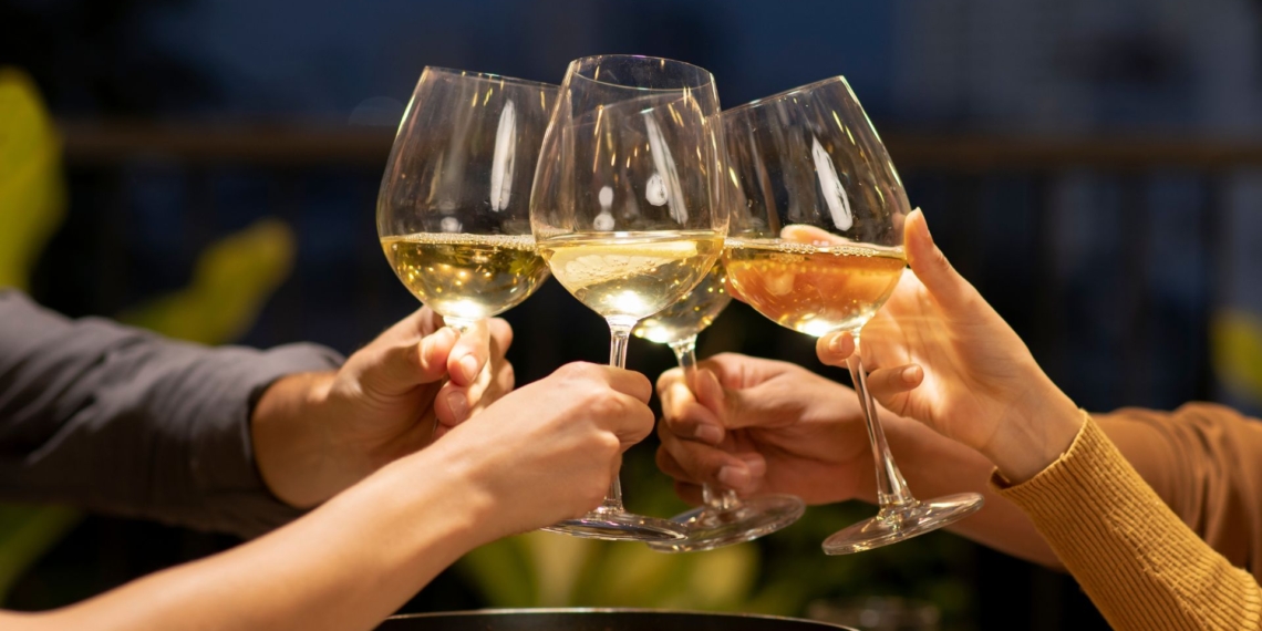 From coastal freshness to complex, age-worthy styles, sauvignon blanc continues to showcase the diversity of South Africa’s wine regions. Photo: Freepik