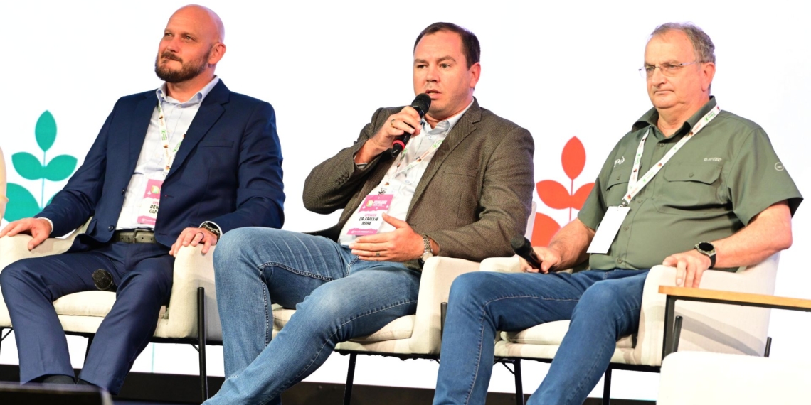 From left to right: Dewald Olivier, CEO of the Red Meat Industry Services; Dr Frikkie Maré, CEO of the Red Meat Producers’ Organisation; and Fanie Ferreira, CEO of the Milk Producers’ Organisation. Photo: Food For Mzansi