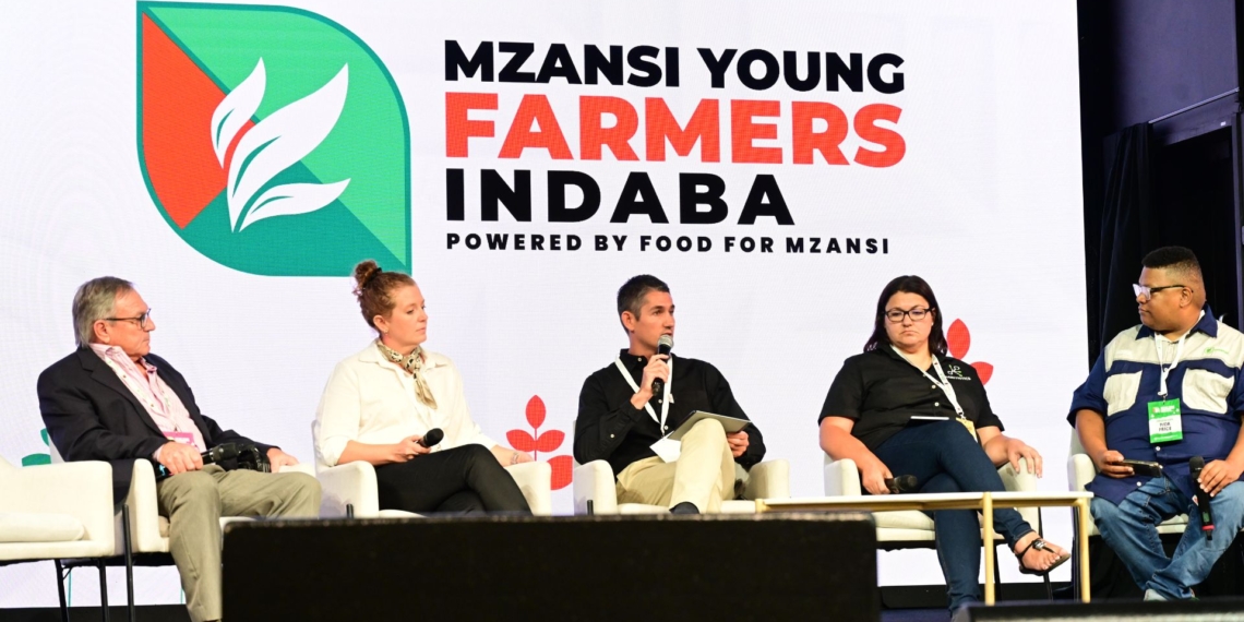 From left to right: Dr Peter Evans, ead of the operational centre at RMIS; Dr Dorothea Mostert, veterinarian and partner at CS Vet Veterinary Consultancy;  Dinah Nel, general manager at Agritistics; and Andrew Reeders, general manager at Topigs Norsvin SA. 
Photo: Food For Mzansi