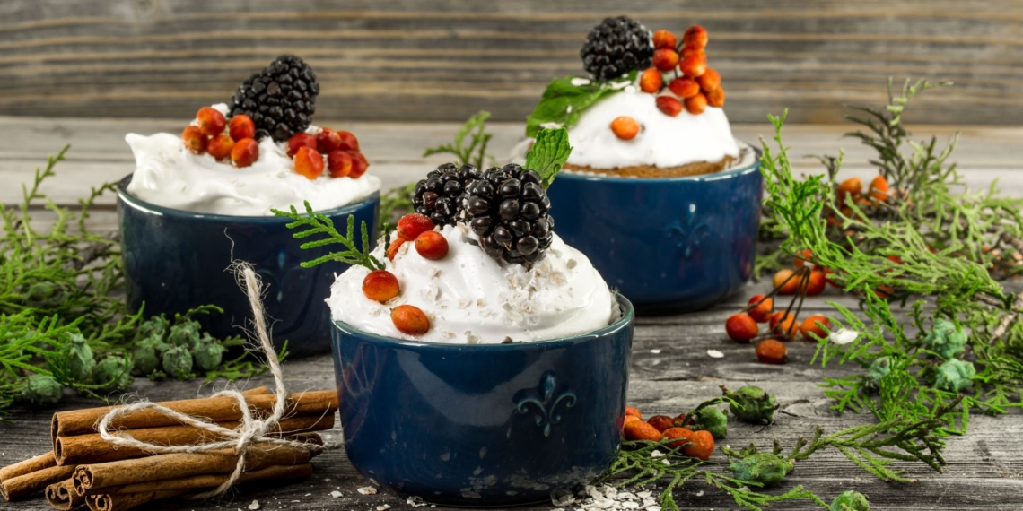Sometimes all you need is fruit, herbs, and a splash of citrus with cream to whip up a no-bake dessert that will delight your family. Photo: Freepik