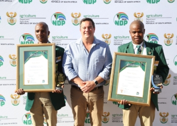 Agriculture minister John Steenhuisen with South African sheep shearing champions Bonile Rabela and Teboho Nyatsa after the country secured a sixth consecutive world hand shearing title. Photo: Supplied/Food For Mzansi
