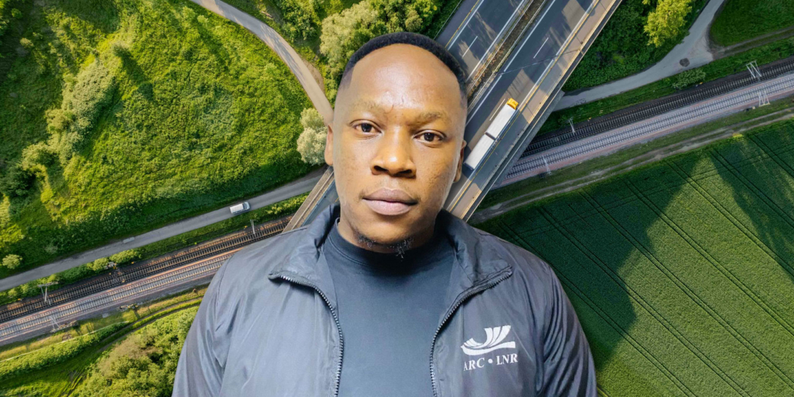 Agricultural economist Glen Mendi explains how farmers can unlock sustainable livelihoods and turn climate-resilient indigenous crops into viable commercial successes. Photo: Gareth Davies/Food For Mzansi