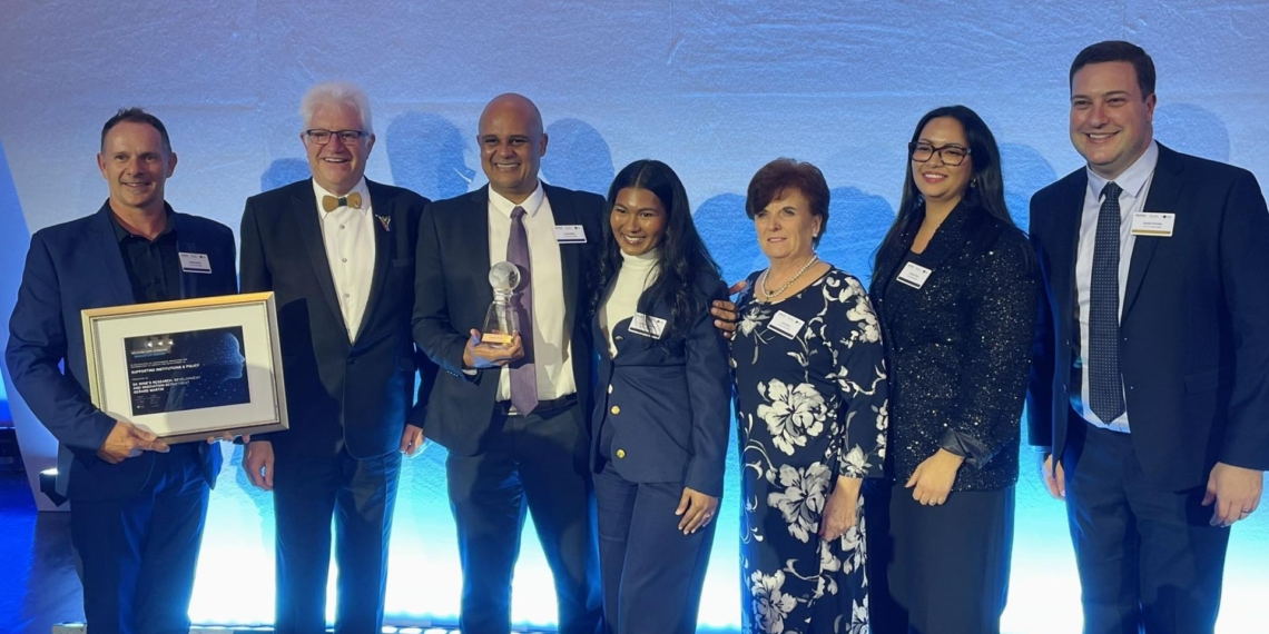 From left to right: Dr Adriaan Oelefsen, RDI South Africa Wine; Premier Allan Winde; Gerard Martin, RDI executive manager; Sha-iesta Anderson, RDI office administrator; Anel Andrag, RDI manager: viticulture; Chandré Davey, RDI knowledge transfer coordinator; and Cape Town mayor Gordon Hill-Lewis. Photo: South Africa Wine
