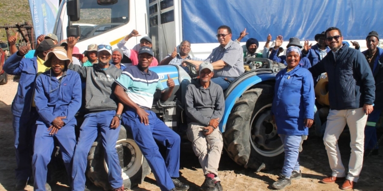 Western Cape agriculture minister Dr Ivan Meyer with farmworkers in De Doorns. Photo: Supplied/Food For Mzansi