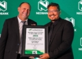 Angelo Marman of Abitz Farming, Western Cape New Entrant to Commercial Farming of the Year, with Daneel Rossouw, head of sales for Agriculture at Nedbank Business and Commercial Banking, at Agricultural Writers SA’s !Xhariep regional awards. Photo: Supplied/Lucentlands