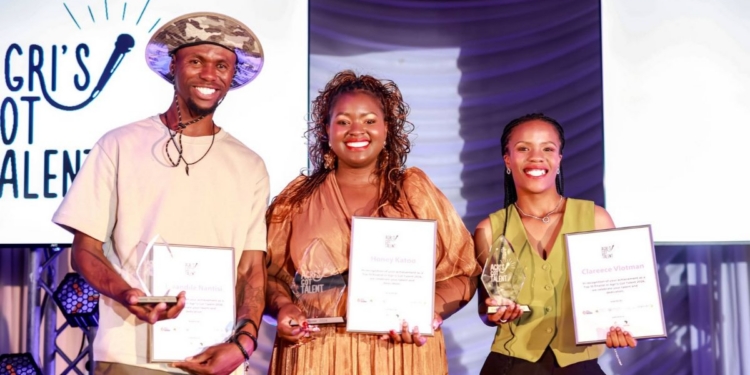 A standing ovation for agriculture’s incredible talent! The Agri’s Got Talent 2026 top three celebrate their achievements: winner Honey Katoo of Endulini Fruit in Patensie, alongside runner-up Clareece Vlotman of Wolfpack in Wolseley and finalist Lwandile Nantsi of Laastedrift in Ceres. Photo: Supplied/Food For Mzansi