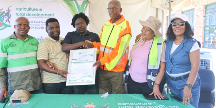 MEC Madoda Sambatha; Moretele Local Municipality MMC for local economic development John Macheke; Thapelo Madumo (black shirt), founder of the Cassper Agri-Life Project; Moretele Local Municipality mayor George Masango Manyike; and the executive mayor Suzan Nthangeni during the launch and official opening of the packhouse. Photo: Supplied/Food For Mzansi